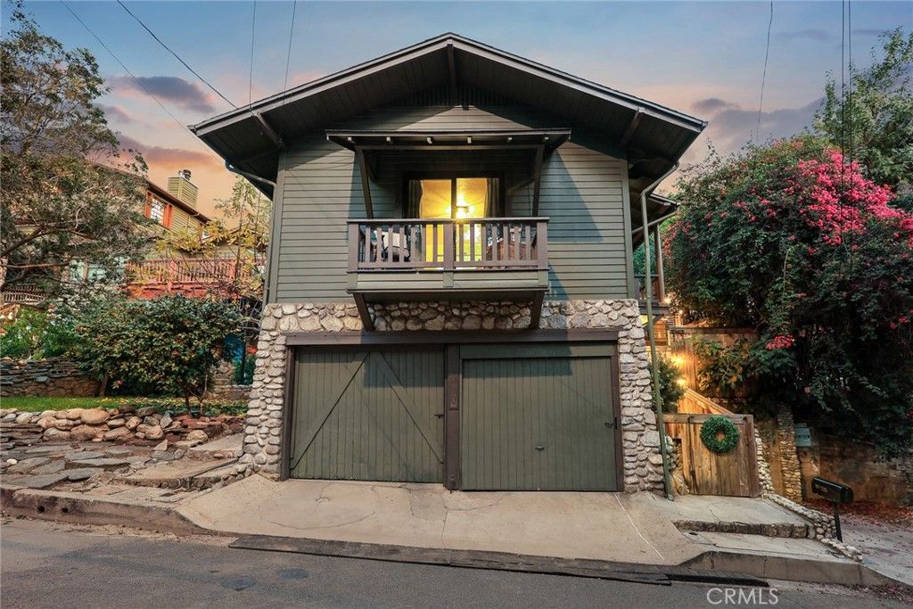 Photo of 550 OAKDALE Dr, Sierra Madre, CA 91024 (MLS # AR26026465)