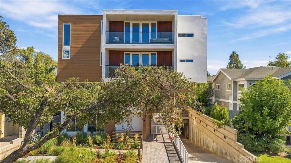 176 N Catalina Ave 102
