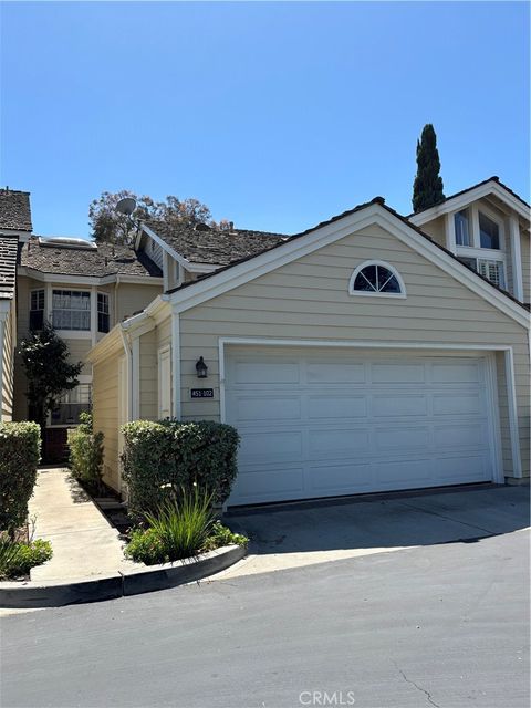 Photo of 451 Medford Court #102, Long Beach, CA 90803 (MLS # OC26085311)