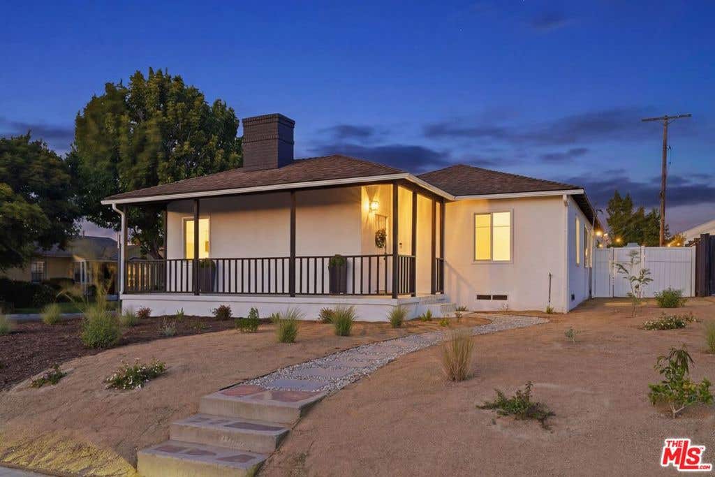 Photo of 7800 S Victoria Avenue, Los Angeles, CA 90043 (MLS # 26856255)