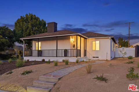 Photo of 7800 S Victoria Avenue, Los Angeles, CA 90043 (MLS # 26856255)