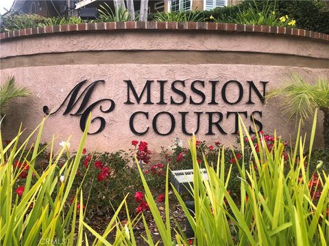 Photo of 5 Via Bondad, Rancho Santa Margarita, CA 92688 (MLS # OC26103470)