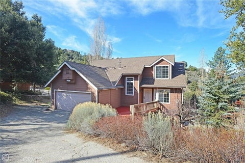 Photo of 2001 Zermatt Dr, Pine Mountain Club, CA 93222 (MLS # SR26203740)