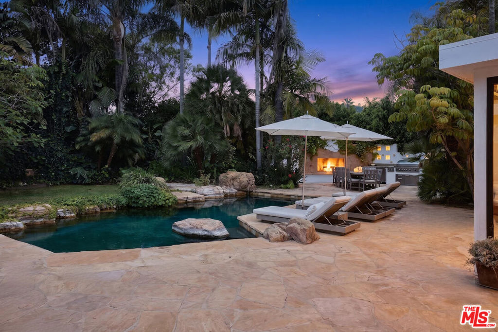 8382 Mulholland Drive