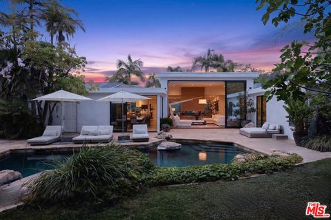 Photo of 8382 Mulholland Drive, Los Angeles, CA 90046 (MLS # 26838045)