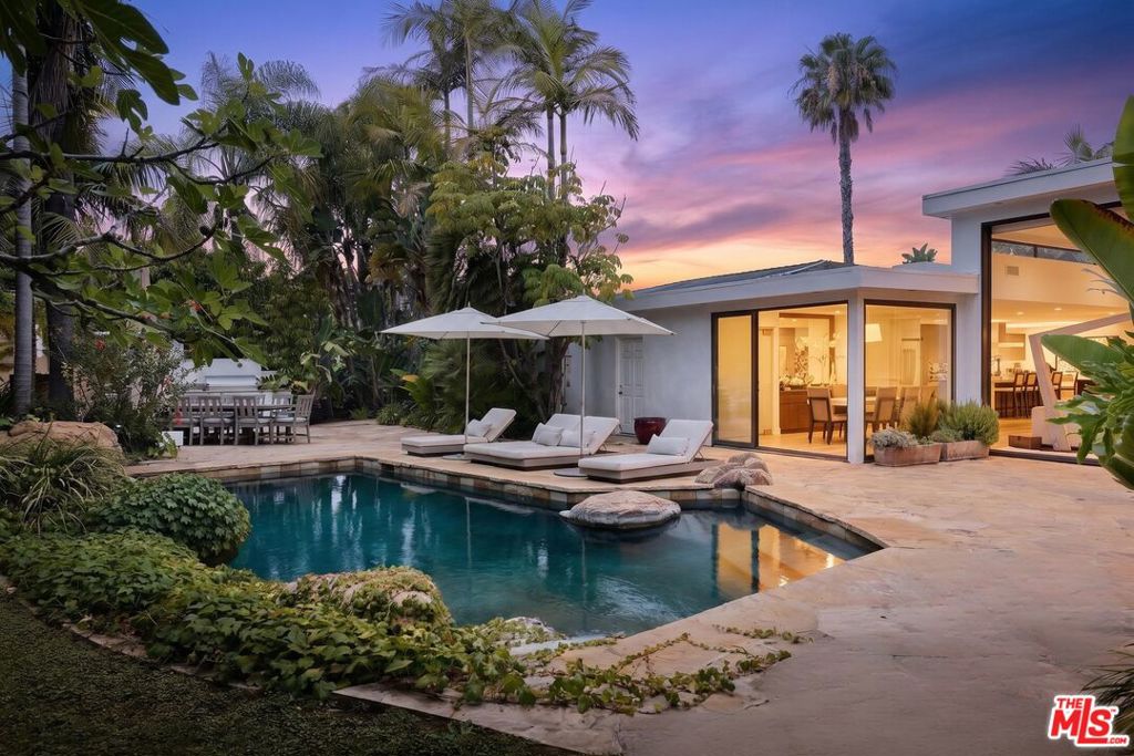 8382 Mulholland Drive
