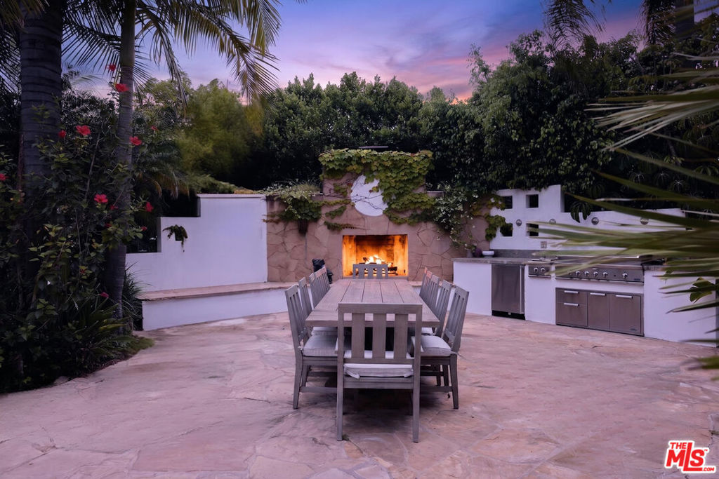 8382 Mulholland Drive