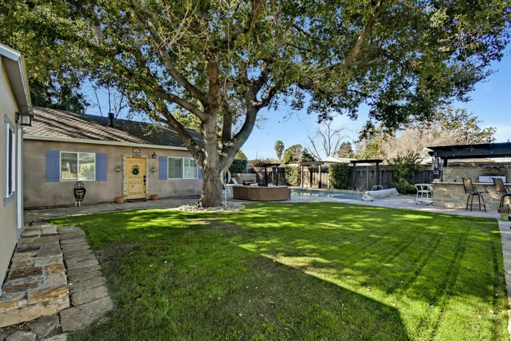 433 Daniel Way