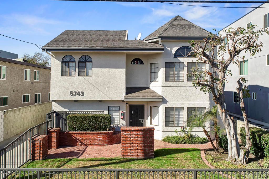listing image 130724671271325251425