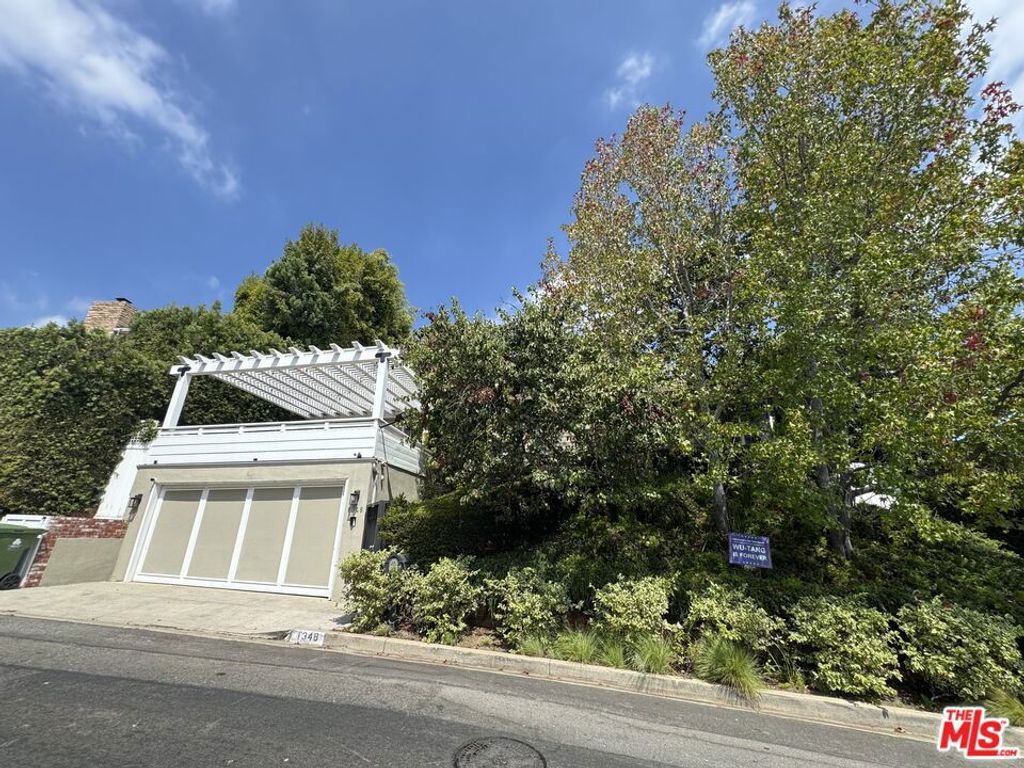 Photo of 1348 Londonderry Place, Los Angeles, CA 90069 (MLS # 25592213)