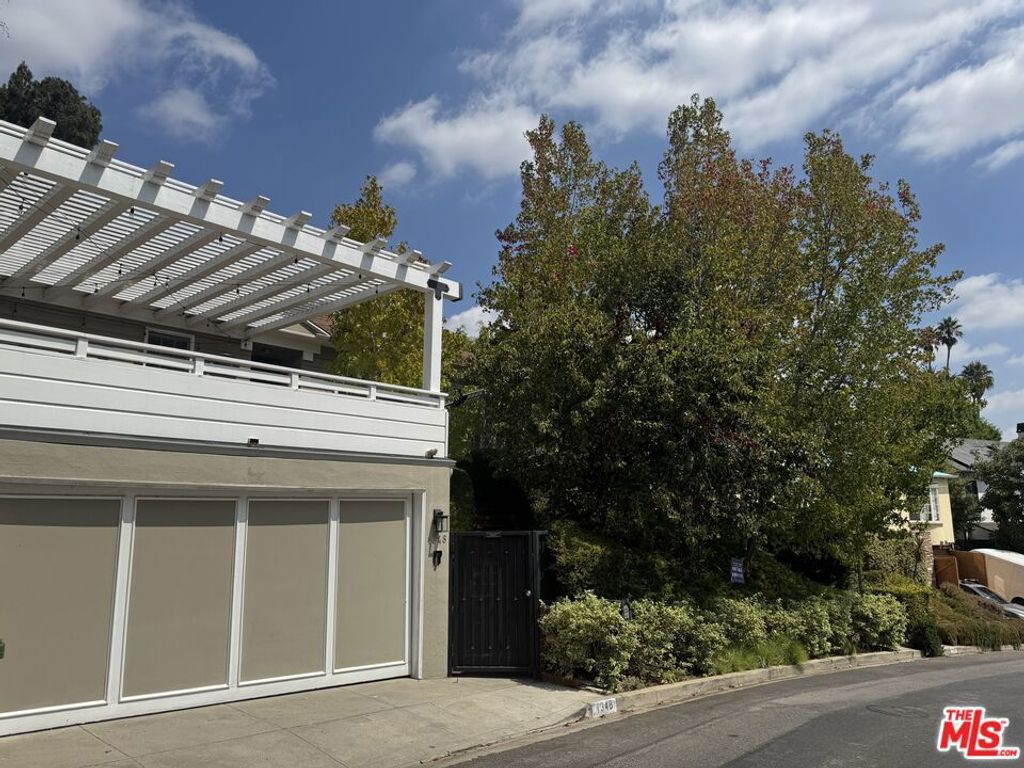 Photo of 1348 Londonderry Place, Los Angeles, CA 90069 (MLS # 25592213)