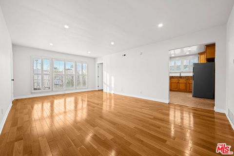 Photo of 354 S Camden Drive #9, Beverly Hills, CA 90212 (MLS # 26645589)