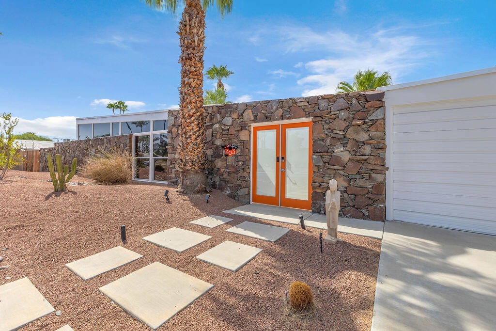 403 E Desert Willow Circle