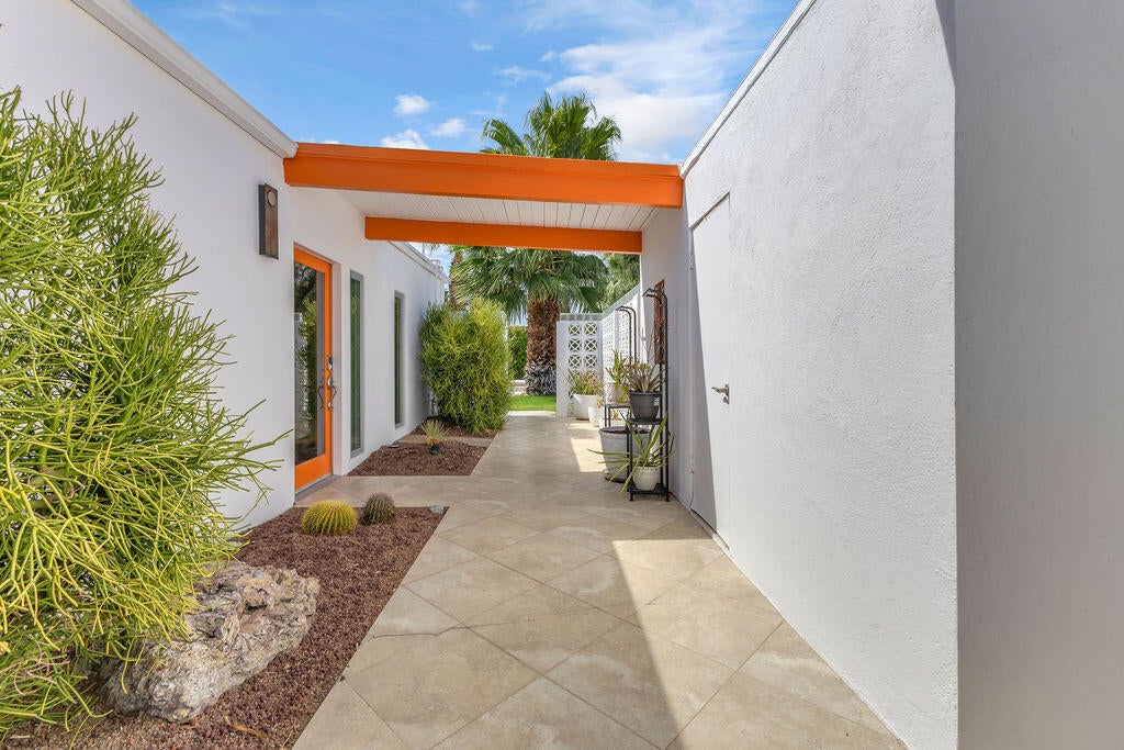 403 E Desert Willow Circle
