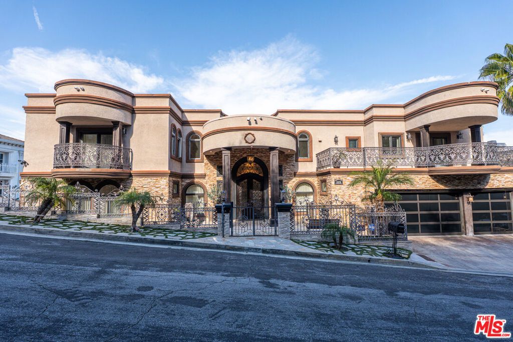 Photo of 11131 Mountcastle Drive, Studio City, CA 91604 (MLS # 26657297)