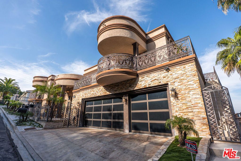 Photo of 11131 Mountcastle Drive, Studio City, CA 91604 (MLS # 26657297)