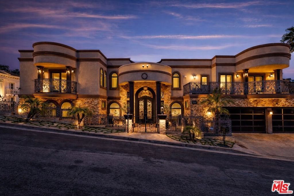 Photo of 11131 Mountcastle Drive, Studio City, CA 91604 (MLS # 26657297)