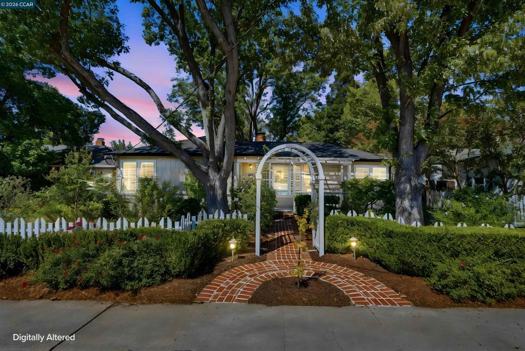 148 Roslyn Dr
