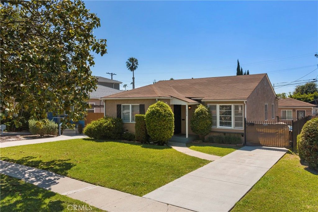 Photo of 2939 Kelton Avenue, Los Angeles, CA 90064 (MLS # SB26058924)