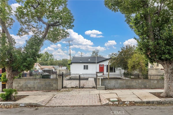249 N 10TH AVE, UPLAND, CA 91786 - Image e0ecf90fa2dfa4db39d94b4458993d73/2431809274