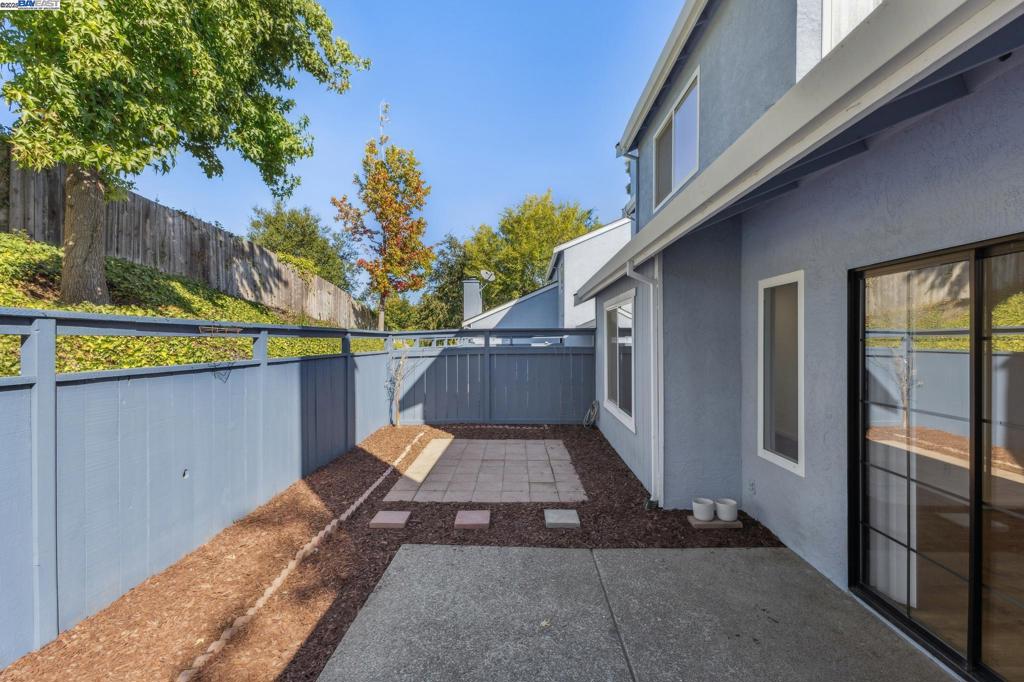 HAYWARD HILLS - Residential