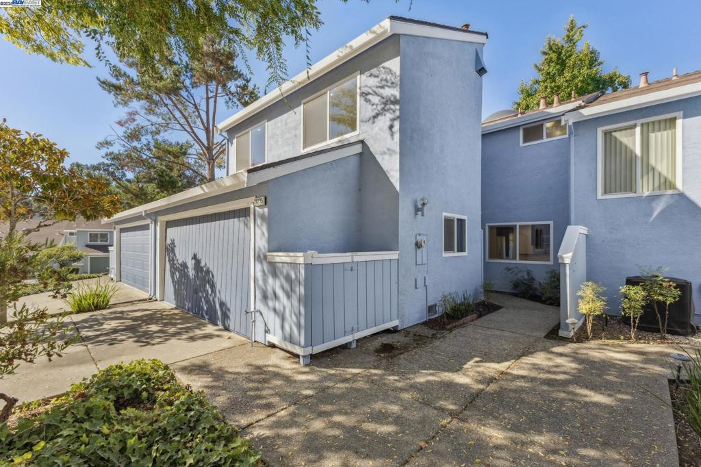 HAYWARD HILLS - Residential