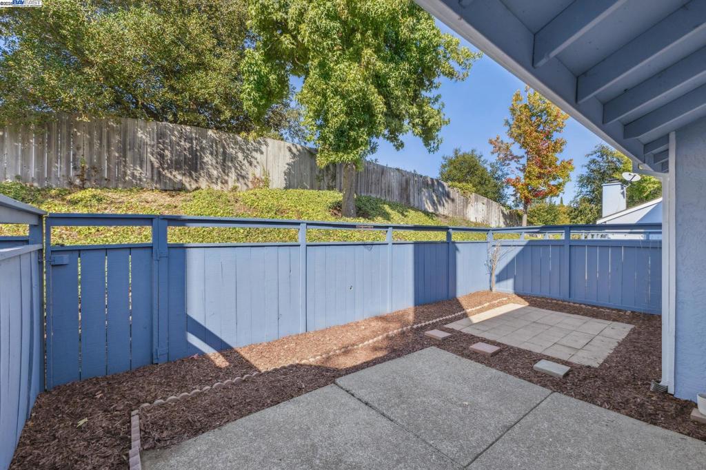 HAYWARD HILLS - Residential