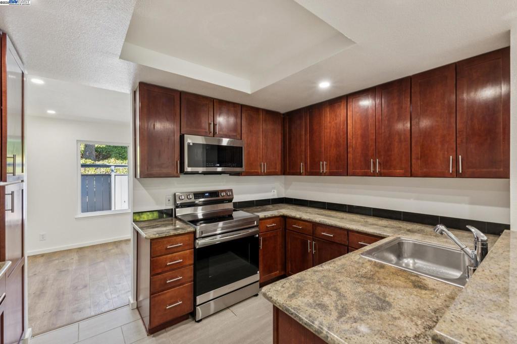 HAYWARD HILLS - Residential