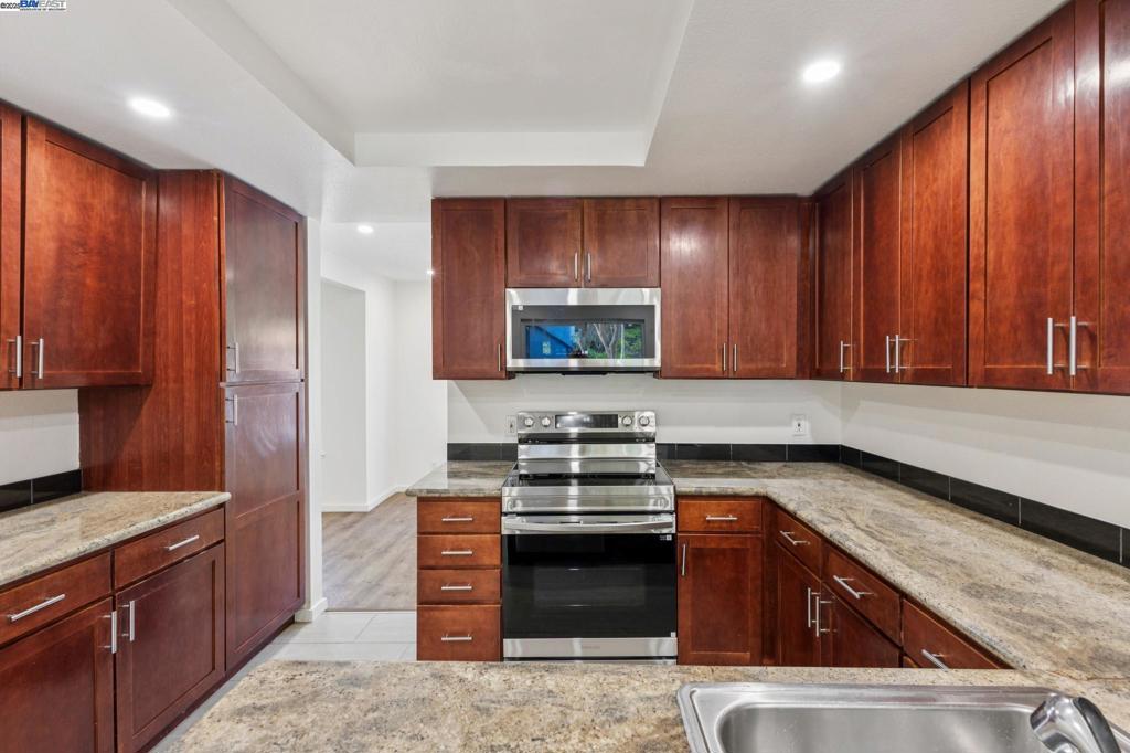 HAYWARD HILLS - Residential