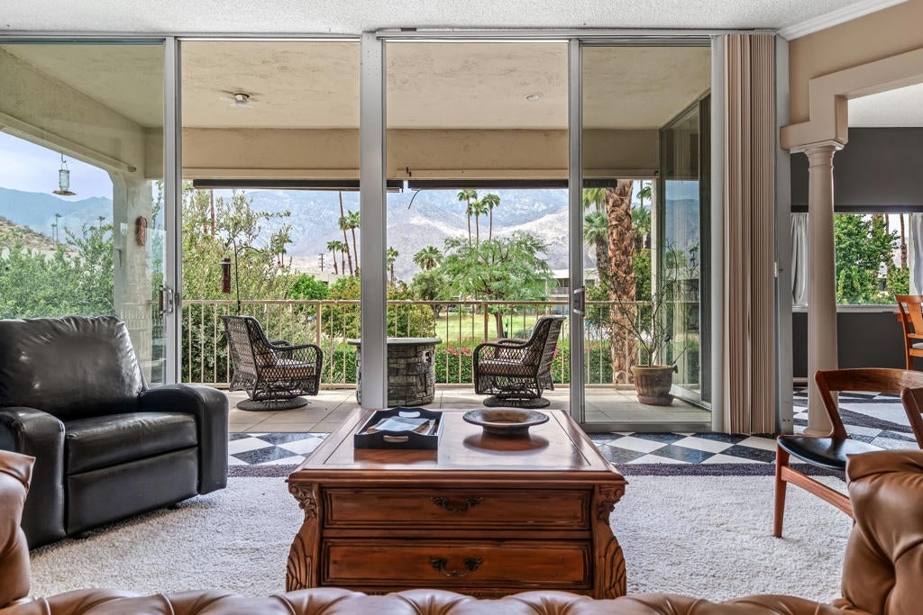 431 Desert Lakes Circle