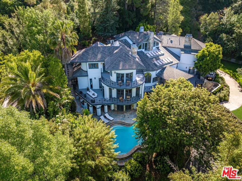 Photo of 4626 Encino Avenue, Encino, CA 91316 (MLS # 26828109)