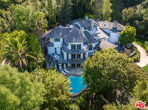 Photo of 4626 Encino Avenue, Encino, CA 91316 (MLS # 26828109)