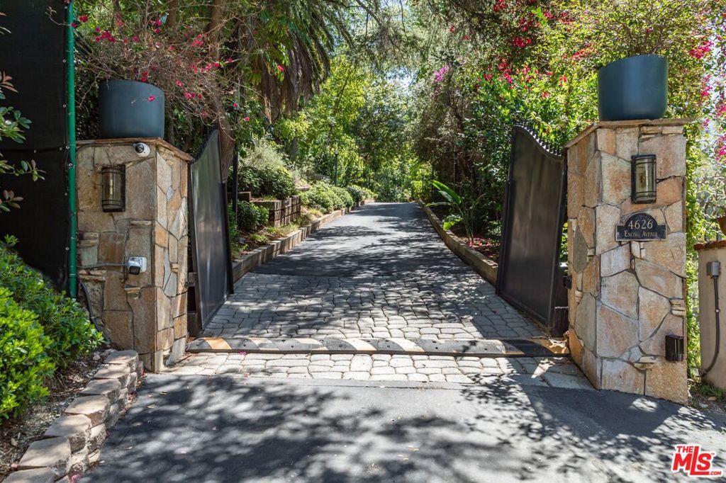 Photo of 4626 Encino Avenue, Encino, CA 91316 (MLS # 26828109)