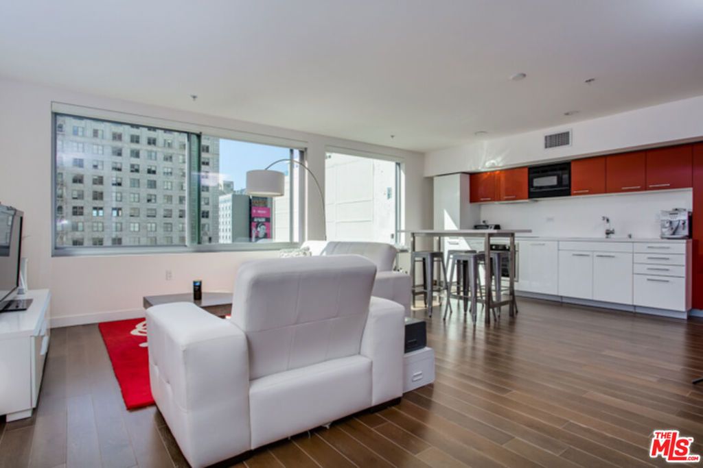 Photo of 901 S Flower Street #513, Los Angeles, CA 90015 (MLS # 26652291)