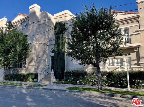 Photo of 4630 Woodley Avenue #108, Encino, CA 91436 (MLS # 26102655)