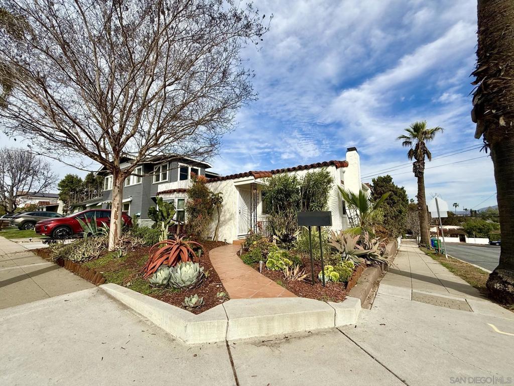 3406 Redwood St