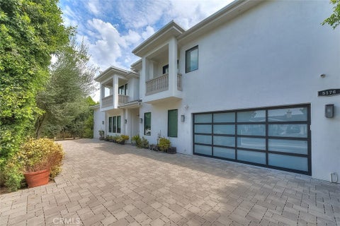 Photo of 5176 Lindley AVE, Encino, CA 91316 (MLS # SR26197196)