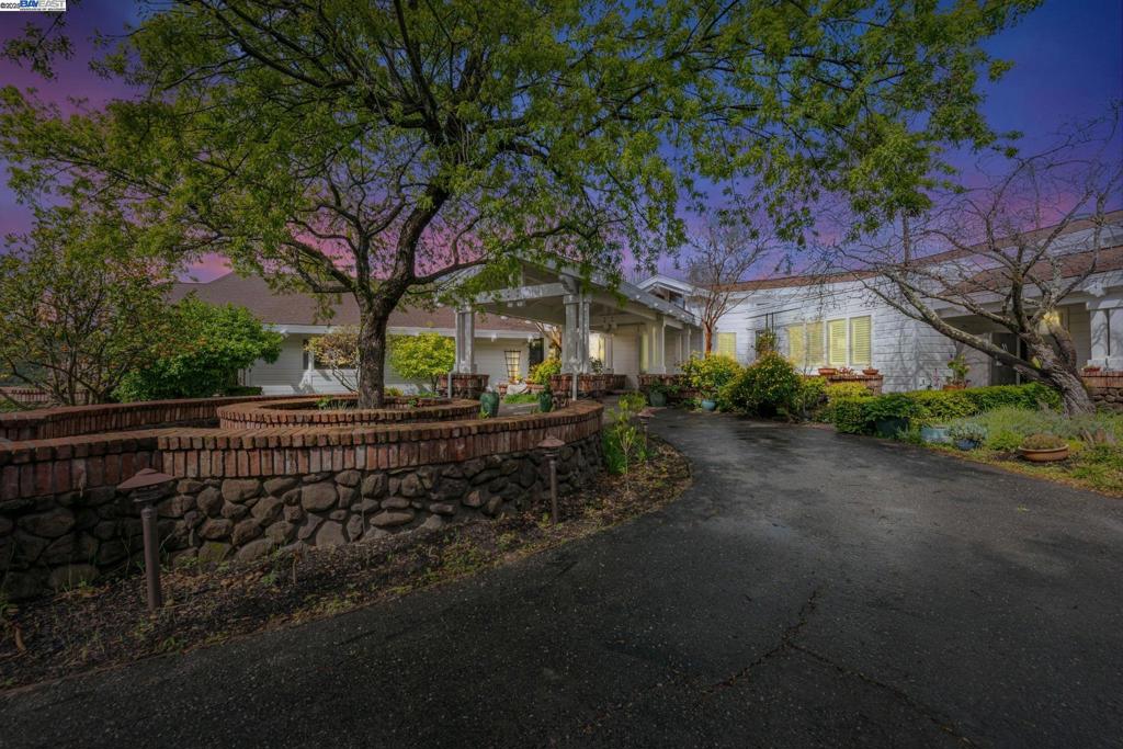 1125 Bollinger Canyon Rd