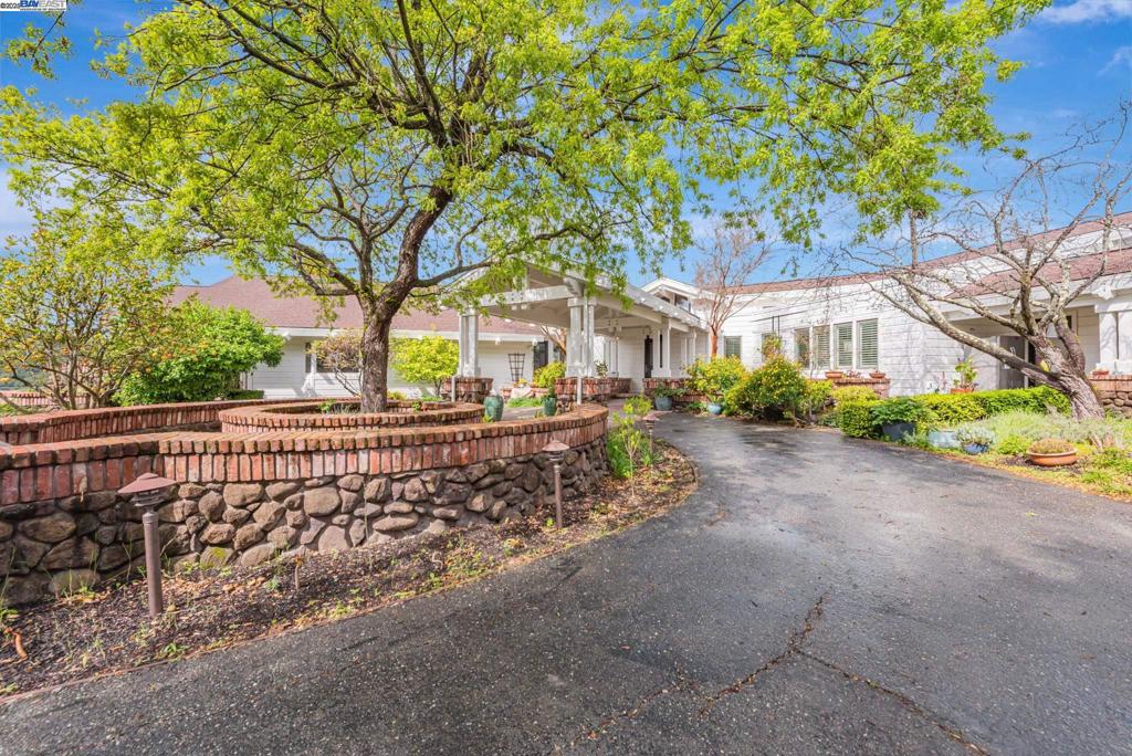1125 Bollinger Canyon Rd