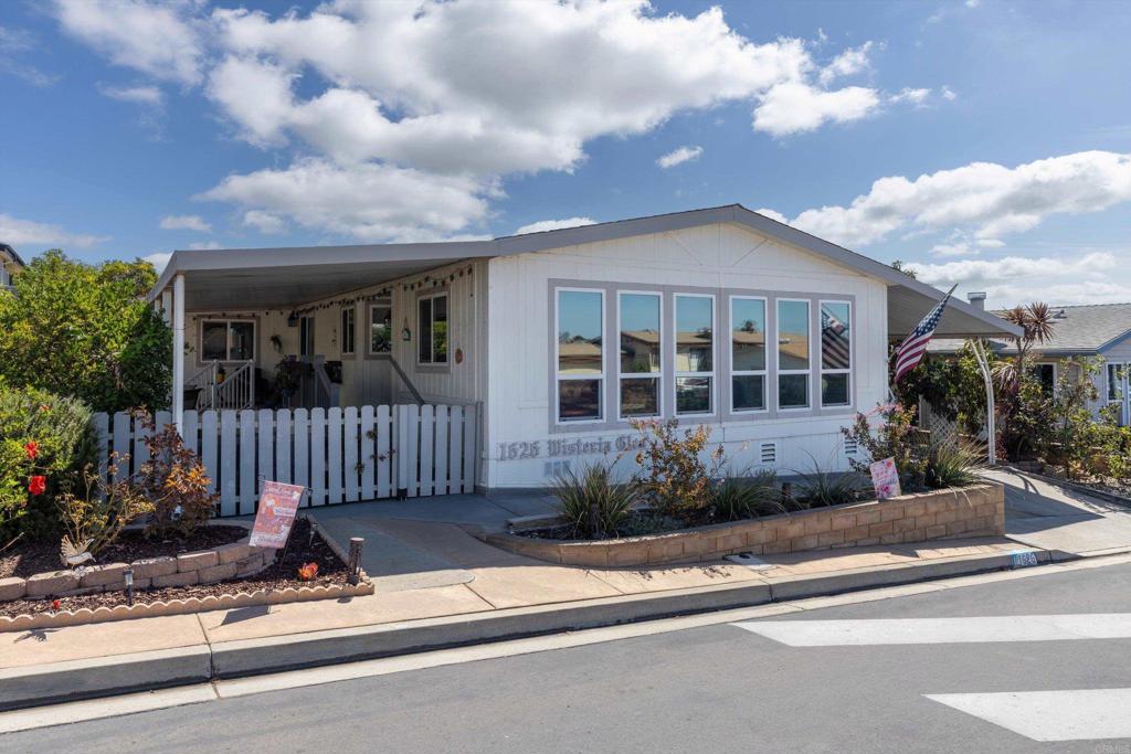 1626 Wisteria Gln