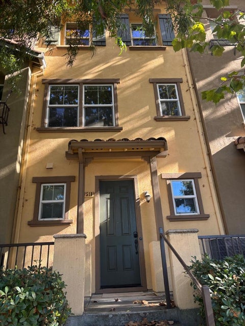 Photo of 2516 Autumnvale Avenue, San Jose, CA 95131 (MLS # ML82064958)