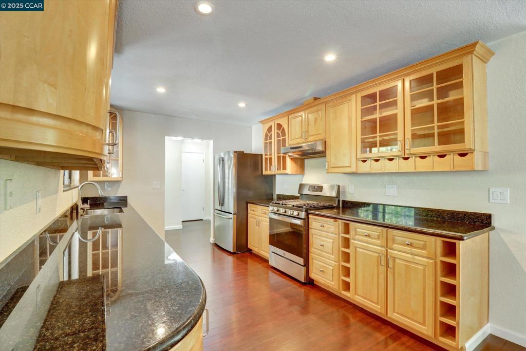 DIABLOVAST - Residential Lease