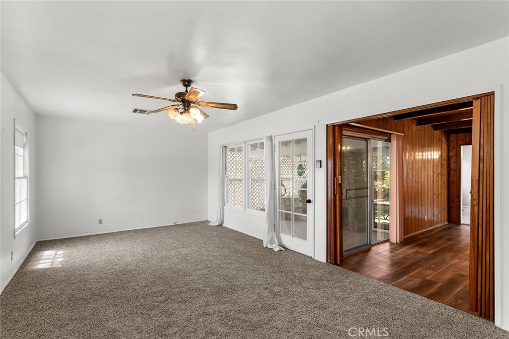 697 N 8th Avenue