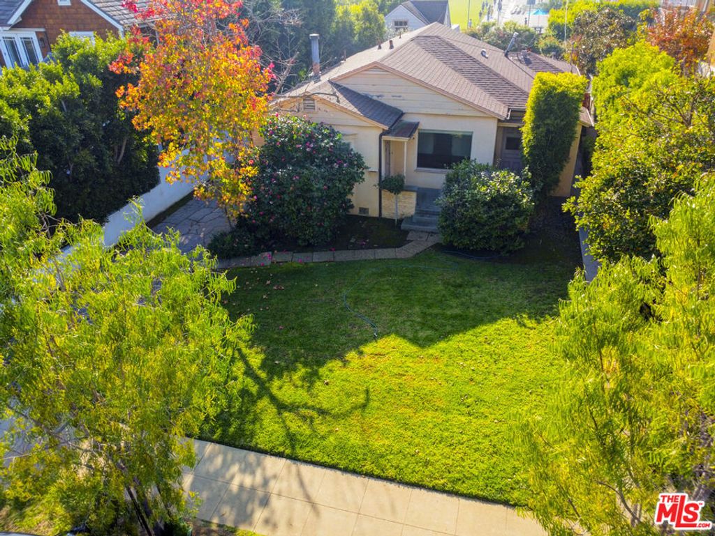 Photo of 844 25th Street, Santa Monica, CA 90403 (MLS # 25622535)
