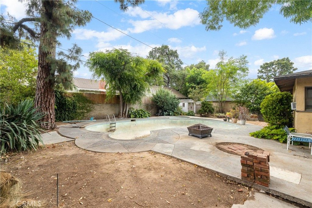 Photo of 4820 Burgoyne Ln, La Canada Flintridge, CA 91011 (MLS # CV26071444)