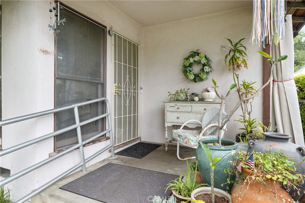 Photo of 4820 Burgoyne Ln, La Canada Flintridge, CA 91011 (MLS # CV26071444)