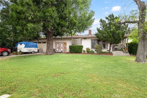 Photo of 4820 Burgoyne Ln, La Canada Flintridge, CA 91011 (MLS # CV26071444)