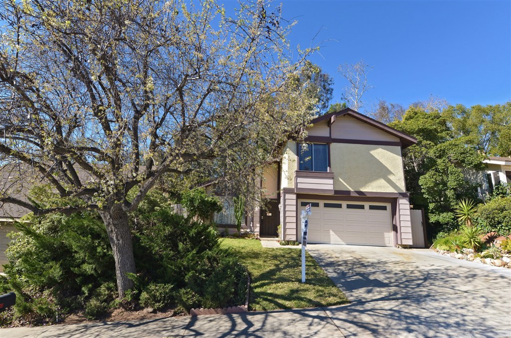 Lovely Home in Escondido Hills Neighborhood. Located on a cul-de-sac street, this 3 bedroom, 2.5 bath house with 1770 square feet has a lot to offer. New flooring included, tile, slate and laminate. Kitchen has new cabinets and counters and is a great area for cooking with your friends or family. The back patio has been remodeled to make this comfortable extra living space for this home. Patio has a solid cover with skylights to keep it and the home full of natural light. View this home today! Neighborhoods: Escondido Hills Equipment: Garage Door Opener, Range/Oven Other Fees: 0 Sewer: Sewer Connected Topography: LL