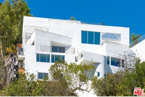 Photo of 3624 AVENIDA DEL SOL, Studio City, CA 91604 (MLS # 25606299)