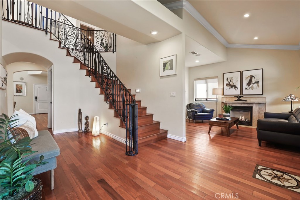 4326 E Vista Street